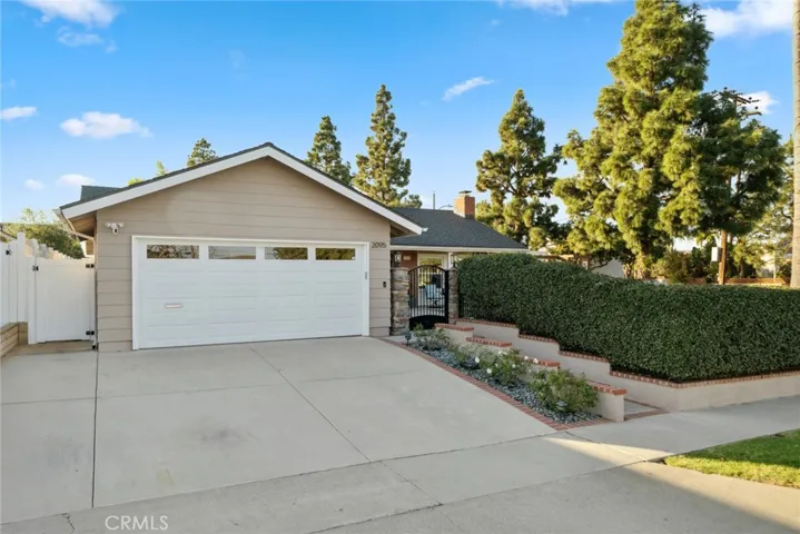 Turnkey single-level gated pool home