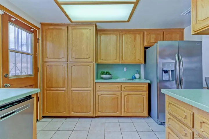 9669 Derald Road, Santee, California 92071
