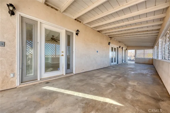 covered patio / porch