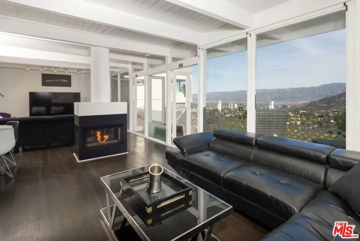 7141 Pacific View Drive, Los Angeles, California 90068