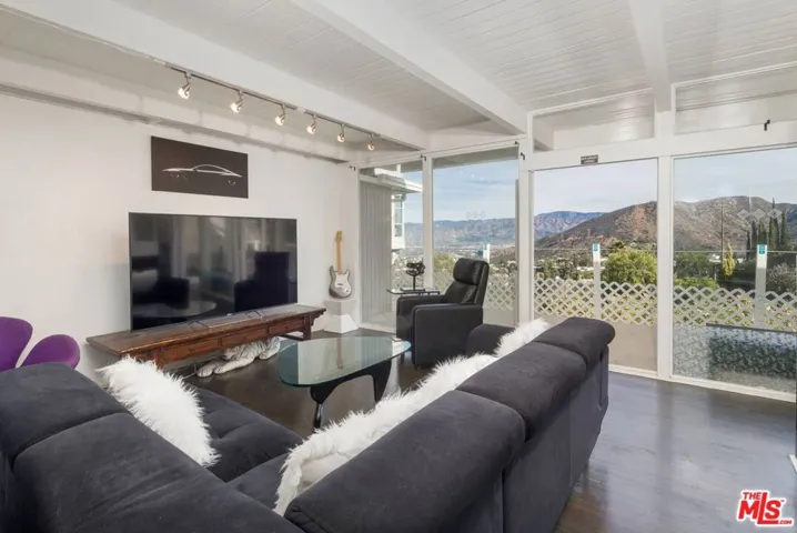 7141 Pacific View Drive, Los Angeles, California 90068