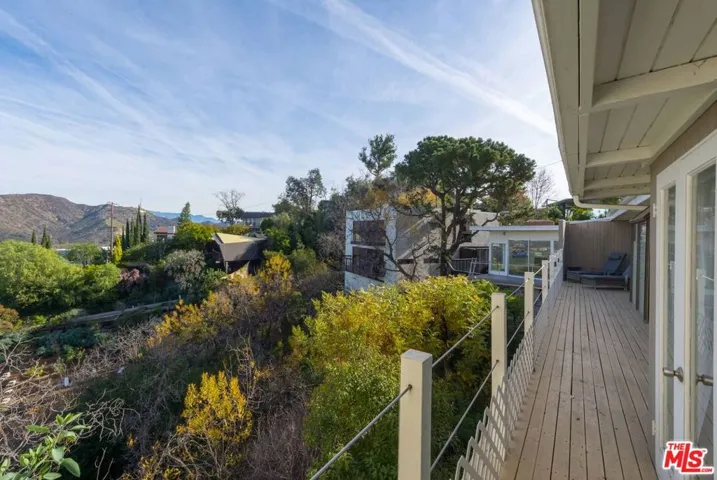 7141 Pacific View Drive, Los Angeles, California 90068