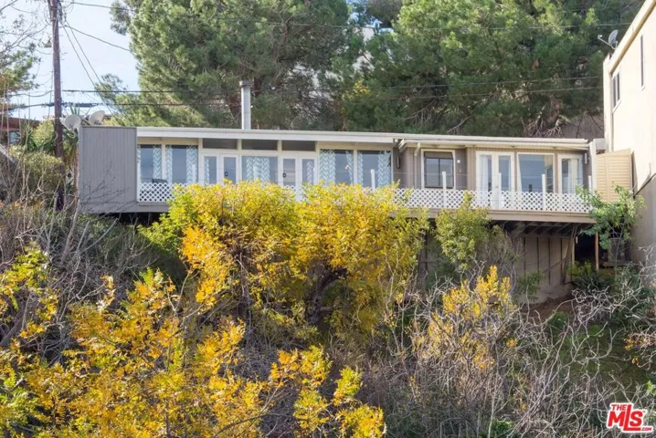 7141 Pacific View Drive, Los Angeles, California 90068