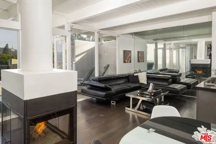 7141 Pacific View Drive, Los Angeles, California 90068