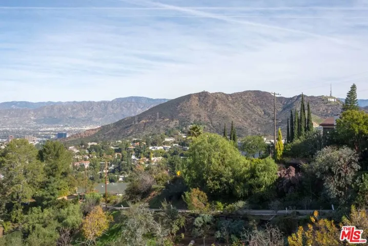 7141 Pacific View Drive, Los Angeles, California 90068