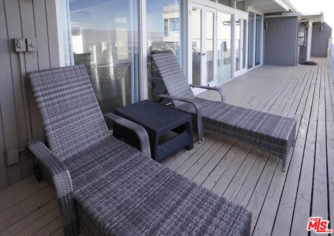 7141 Pacific View Drive, Los Angeles, California 90068