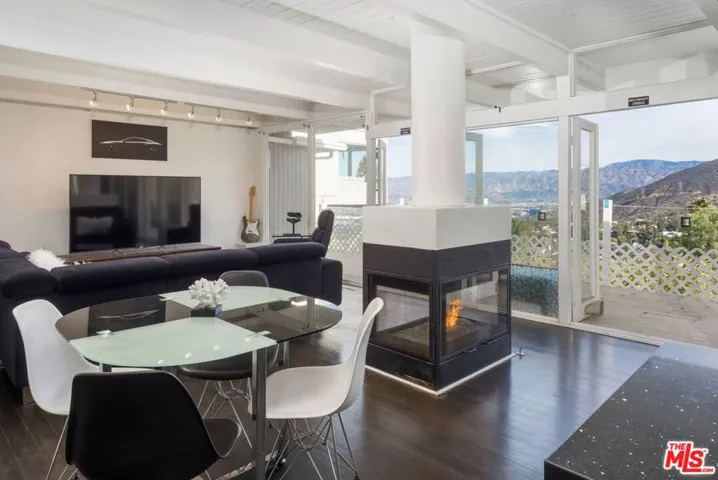 7141 Pacific View Drive, Los Angeles, California 90068