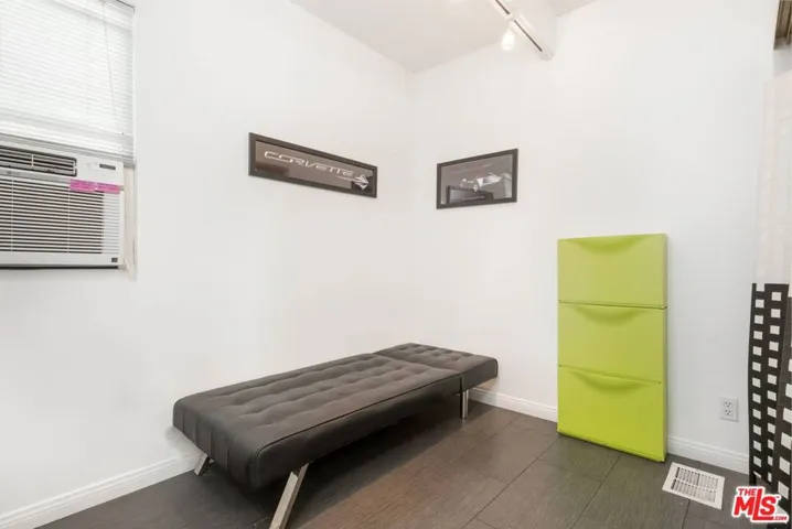 7141 Pacific View Drive, Los Angeles, California 90068