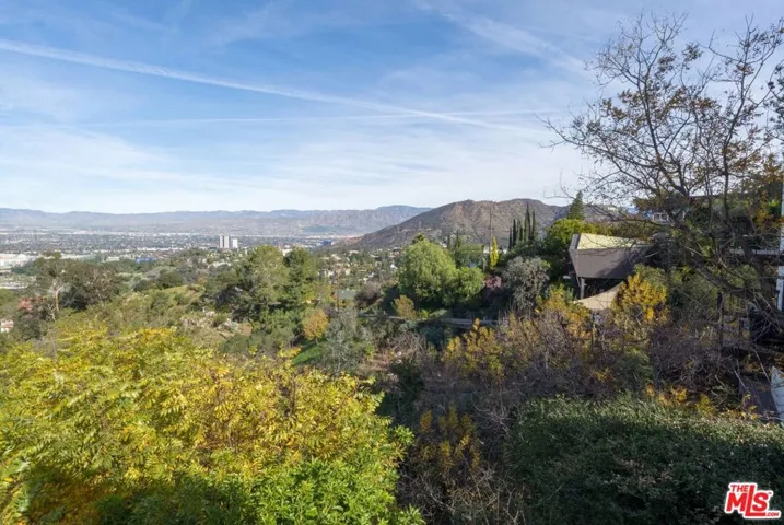 7141 Pacific View Drive, Los Angeles, California 90068