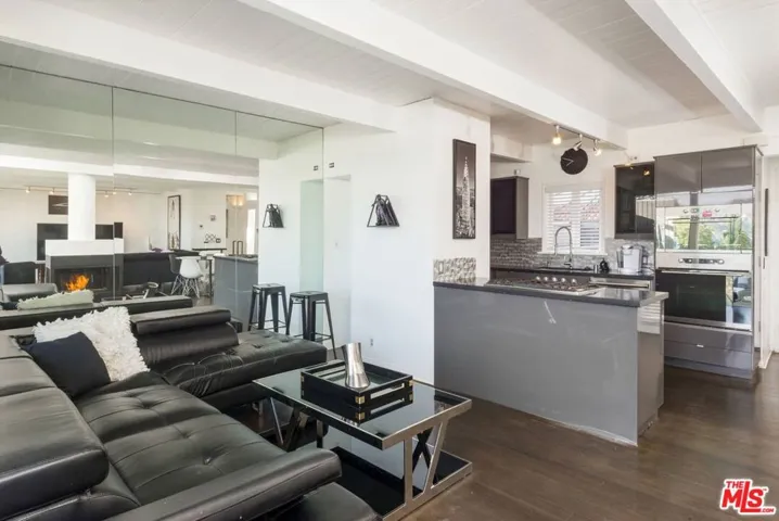 7141 Pacific View Drive, Los Angeles, California 90068