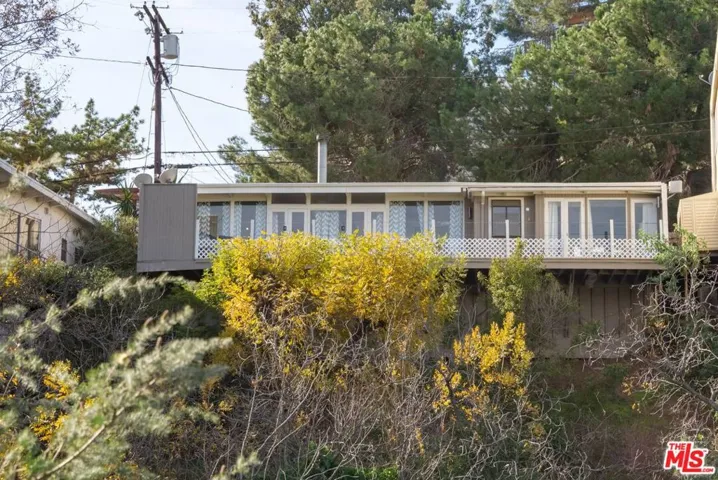 7141 Pacific View Drive, Los Angeles, California 90068