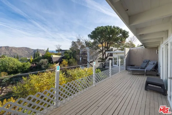 7141 Pacific View Drive, Los Angeles, California 90068