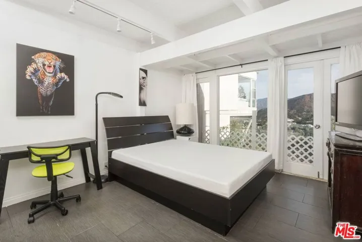 7141 Pacific View Drive, Los Angeles, California 90068