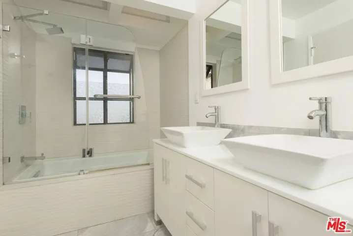 7141 Pacific View Drive, Los Angeles, California 90068