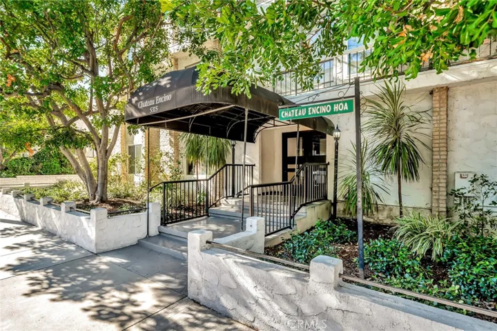 5315 Zelzah Avenue 6, Encino, California 91316
