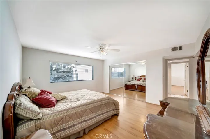 5315 Zelzah Avenue 6, Encino, California 91316