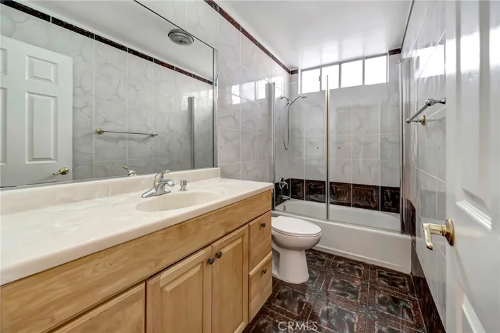 5315 Zelzah Avenue 6, Encino, California 91316