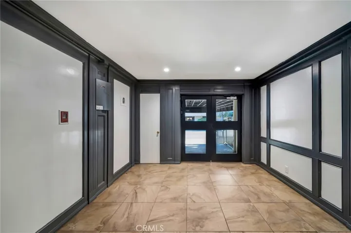 5315 Zelzah Avenue 6, Encino, California 91316