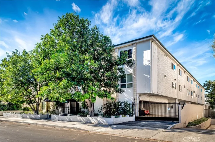 5315 Zelzah Avenue 6, Encino, California 91316