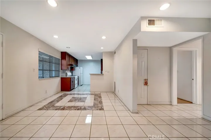 5315 Zelzah Avenue 6, Encino, California 91316