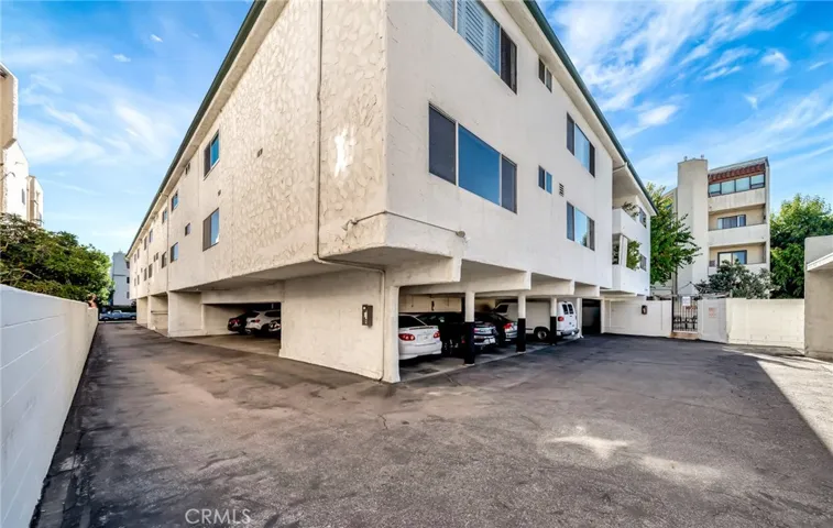 5315 Zelzah Avenue 6, Encino, California 91316