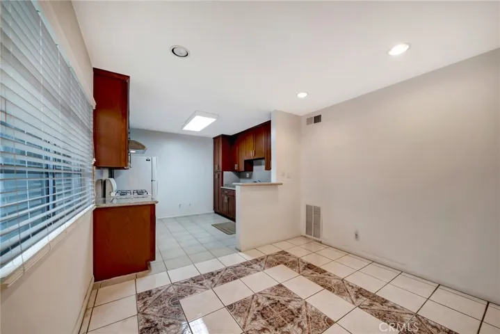5315 Zelzah Avenue 6, Encino, California 91316