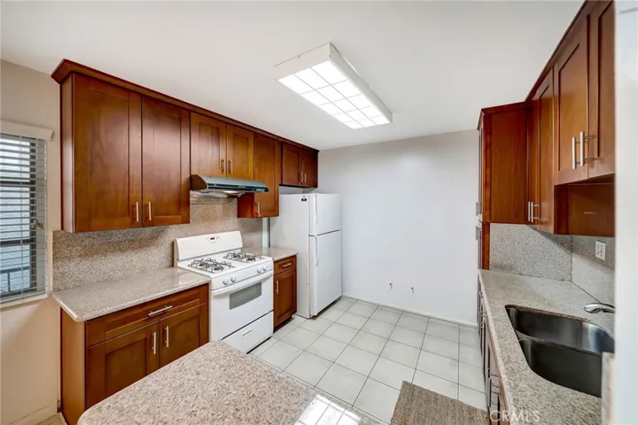 5315 Zelzah Avenue 6, Encino, California 91316