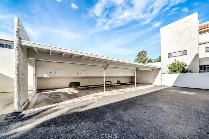 5315 Zelzah Avenue 6, Encino, California 91316