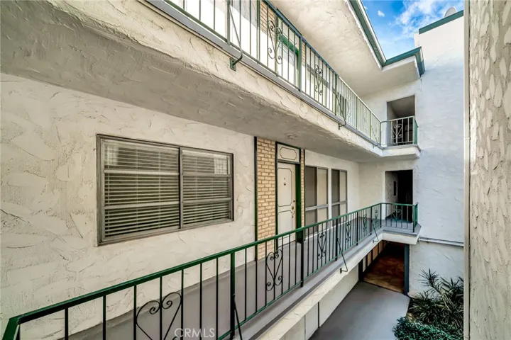5315 Zelzah Avenue 6, Encino, California 91316