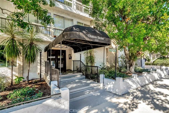 5315 Zelzah Avenue 6, Encino, California 91316