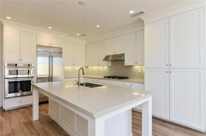 121 Mistletoe, Irvine, California 92620