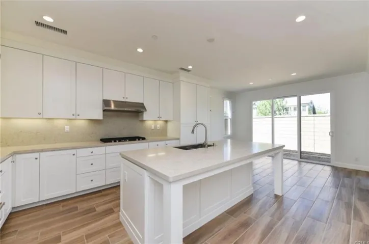 121 Mistletoe, Irvine, California 92620