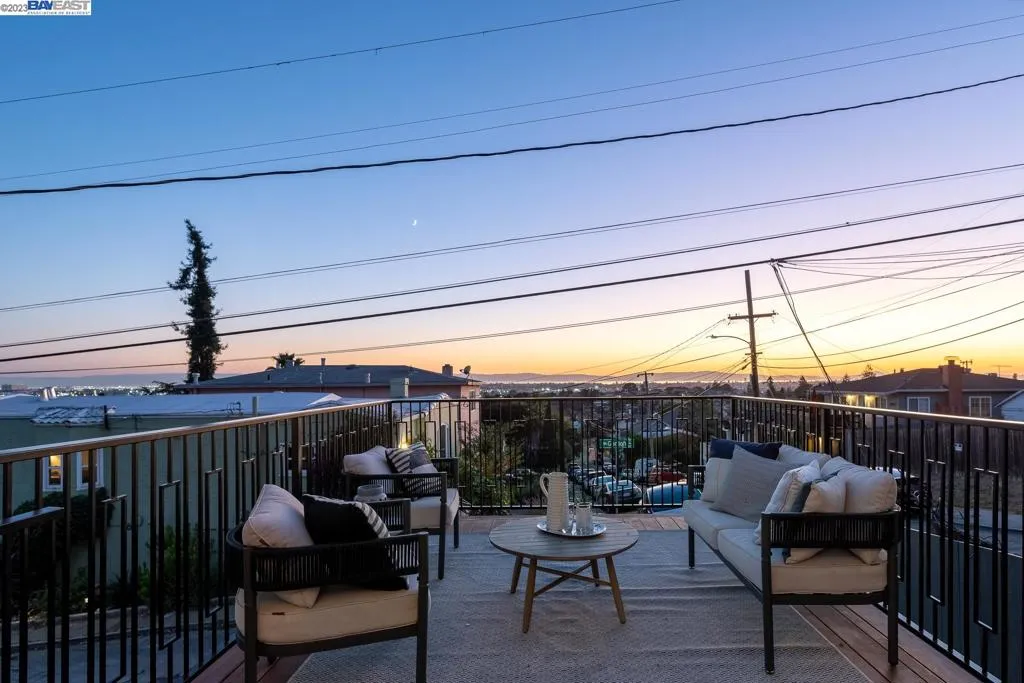 4822 Gordon St, Oakland, California 94601 home-pic-1