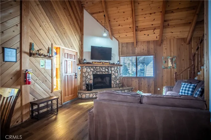 1126 Aleutian Drive, Lake Arrowhead, California 92352