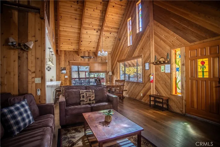 1126 Aleutian Drive, Lake Arrowhead, California 92352