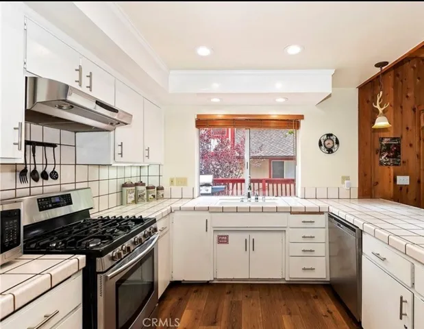 1126 Aleutian Drive, Lake Arrowhead, California 92352