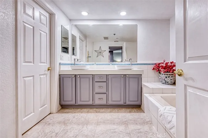 1230 E Ocean Boulevard 504, Long Beach, California 90802