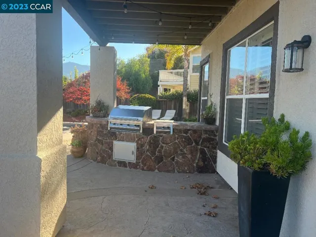Outdoor Kitchen