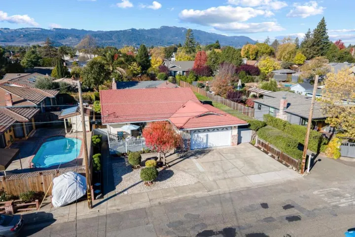 18979 Robinson Road, Sonoma, California 95476