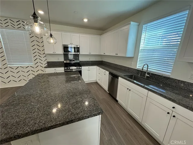 6069 Sendero Avenue, Eastvale, California 92880