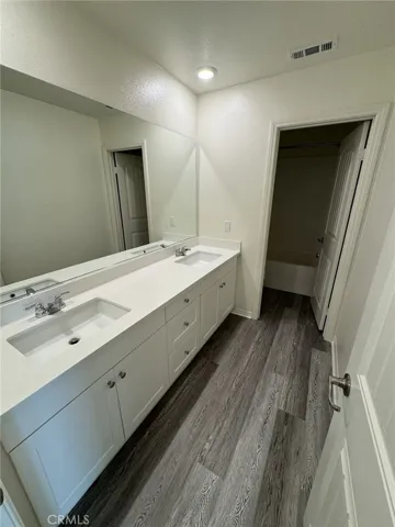 6069 Sendero Avenue, Eastvale, California 92880