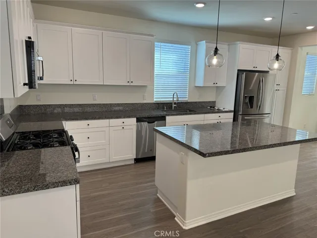 6069 Sendero Avenue, Eastvale, California 92880