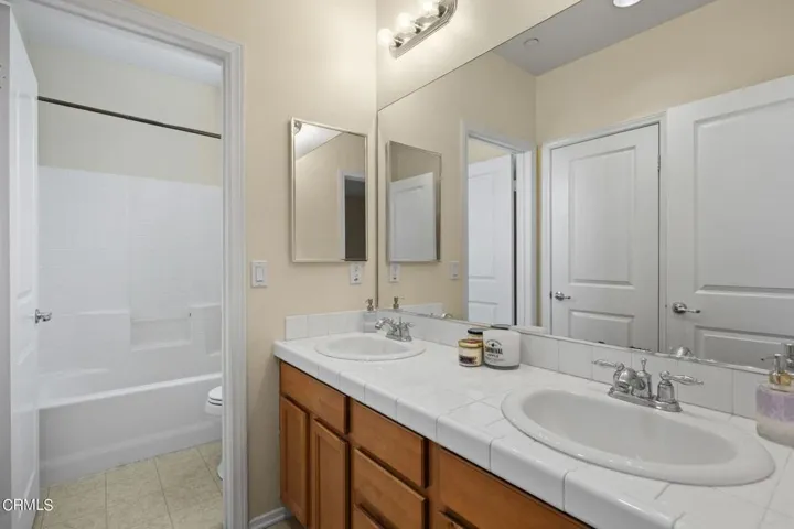 30-web-or-mls-UpmarketMedia_319Feather42