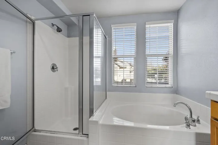 24-web-or-mls-UpmarketMedia_319Feather24