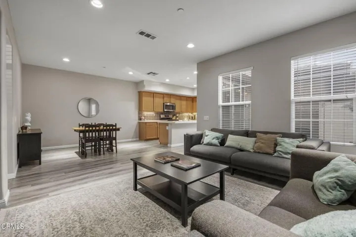 8-web-or-mls-UpmarketMedia_319Feather74