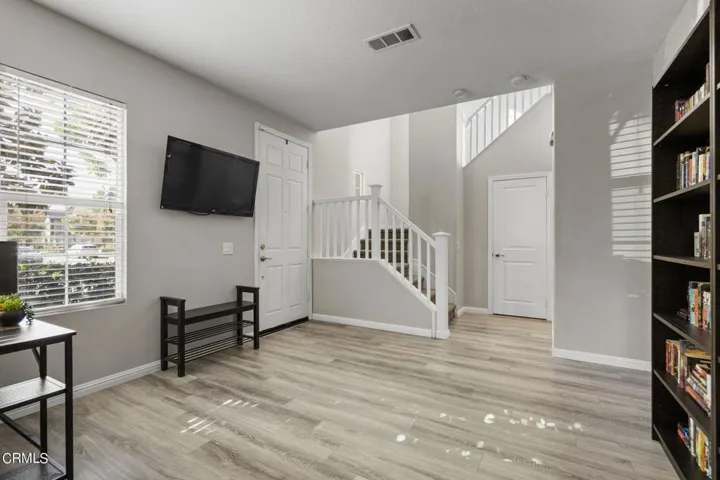 17-web-or-mls-UpmarketMedia_319Feather93
