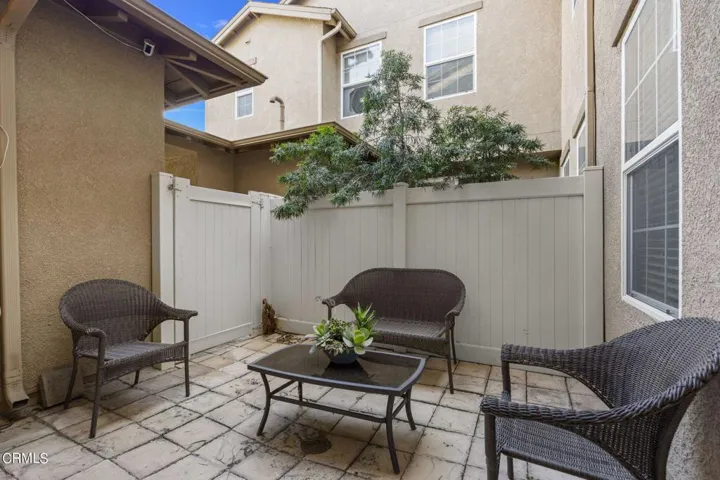 35-web-or-mls-UpmarketMedia_319Feather98