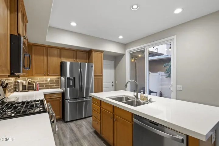 14-web-or-mls-UpmarketMedia_319Feather63