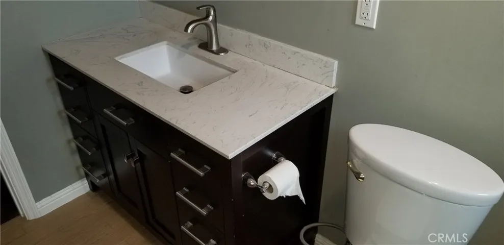 Bathroom sink