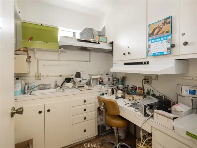4385 Overland Avenue, Culver City, California 90230